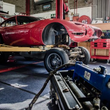 Follow the restoration of a Toyota 2000GT Follow the restoration of a Toyota 2000GT