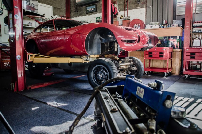 Follow the restoration of a Toyota 2000GT Follow the restoration of a Toyota 2000GT