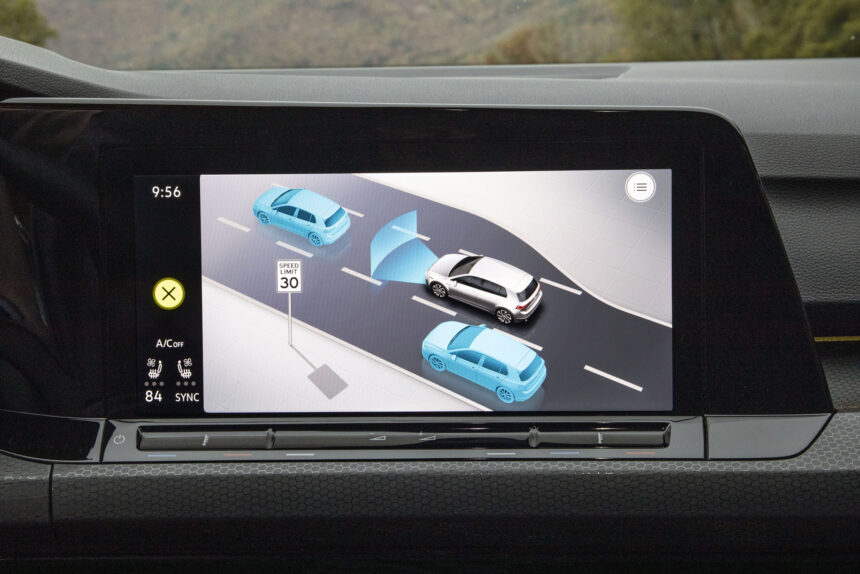 How features available in the 2022 Golf GTI and Golf R can help avoid collisions with cyclists and pedestrians How features available in the 2022 Golf GTI and Golf R can help avoid collisions with cyclists and pedestrians