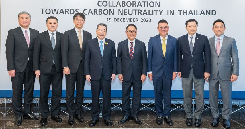 CP, True Leasing, SCG, Toyota, and CJPT sign Memorandum of Understanding to Further Accelerate Cross-Industry Efforts Towards Achieving Carbon Neutrality in Thailand | Corporate | Global Newsroom CP, True Leasing, SCG, Toyota, and CJPT sign Memorandum of Understanding to Further Accelerate Cross-Industry Efforts Towards Achieving Carbon Neutrality in Thailand | Corporate | Global Newsroom